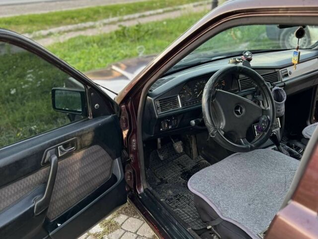 Красный Мерседес 190, объемом двигателя 2.3 л и пробегом 450 тыс. км за 1200 $, фото 8 на Automoto.ua
