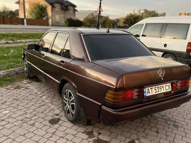 Красный Мерседес 190, объемом двигателя 2.3 л и пробегом 450 тыс. км за 1200 $, фото 2 на Automoto.ua