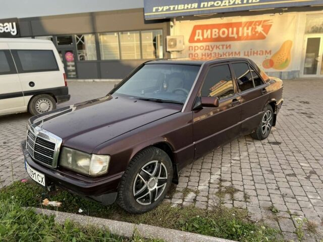 Красный Мерседес 190, объемом двигателя 2.3 л и пробегом 450 тыс. км за 1200 $, фото 4 на Automoto.ua