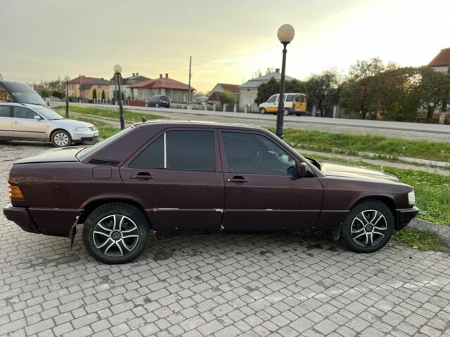 Красный Мерседес 190, объемом двигателя 2.3 л и пробегом 450 тыс. км за 1200 $, фото 11 на Automoto.ua