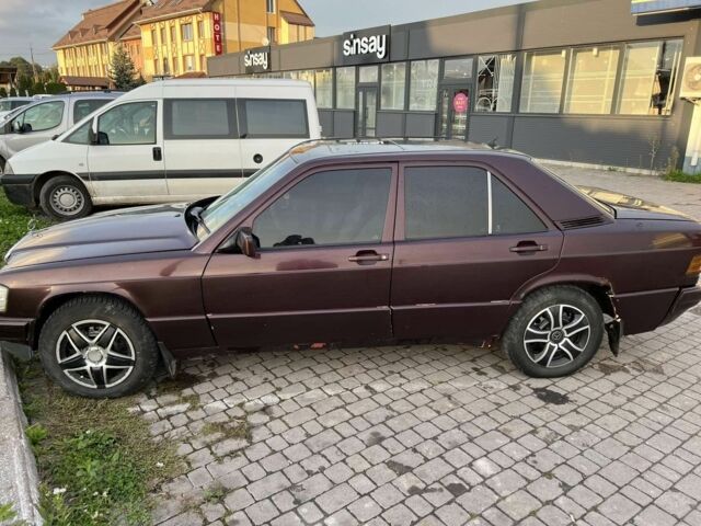 Красный Мерседес 190, объемом двигателя 2.3 л и пробегом 450 тыс. км за 1200 $, фото 3 на Automoto.ua