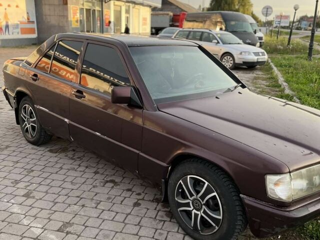 Красный Мерседес 190, объемом двигателя 2.3 л и пробегом 450 тыс. км за 1200 $, фото 10 на Automoto.ua