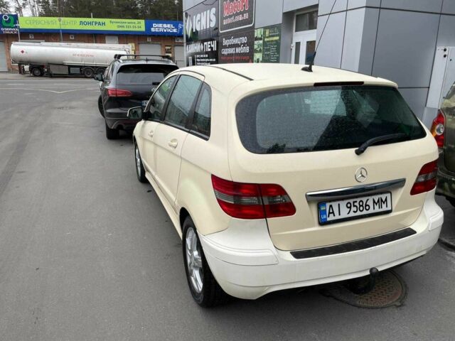 Желтый Мерседес 190, объемом двигателя 2 л и пробегом 270 тыс. км за 7500 $, фото 1 на Automoto.ua