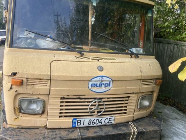 Желтый Мерседес 190, объемом двигателя 3.8 л и пробегом 2 тыс. км за 2500 $, фото 3 на Automoto.ua