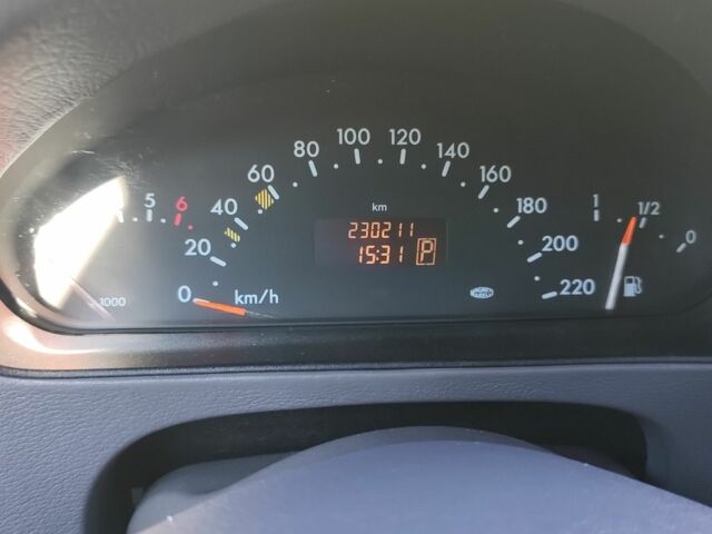 Мерседес 190 1999 у Новояворівськ на Automoto.ua Сірий Мерседес 190, об'ємом двигуна 1.9 л та пробігом 230 тис. км за 4050 $, фото 5 на Automoto.ua