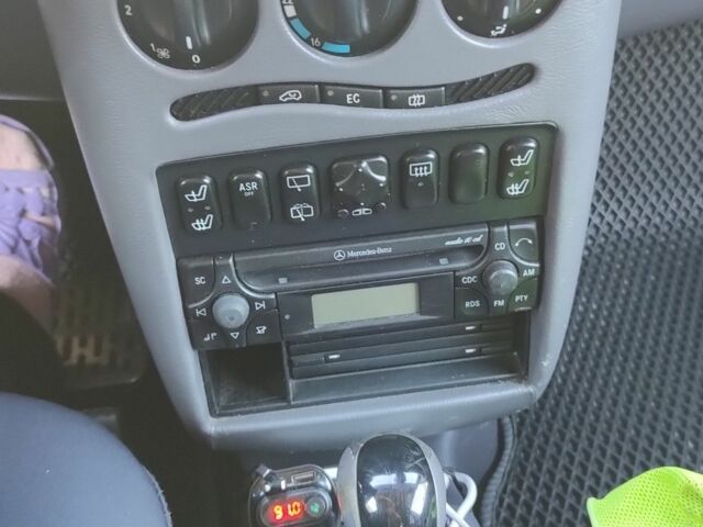 Мерседес 190 1999 у Новояворівськ на Automoto.ua Сірий Мерседес 190, об'ємом двигуна 1.9 л та пробігом 230 тис. км за 4050 $, фото 6 на Automoto.ua