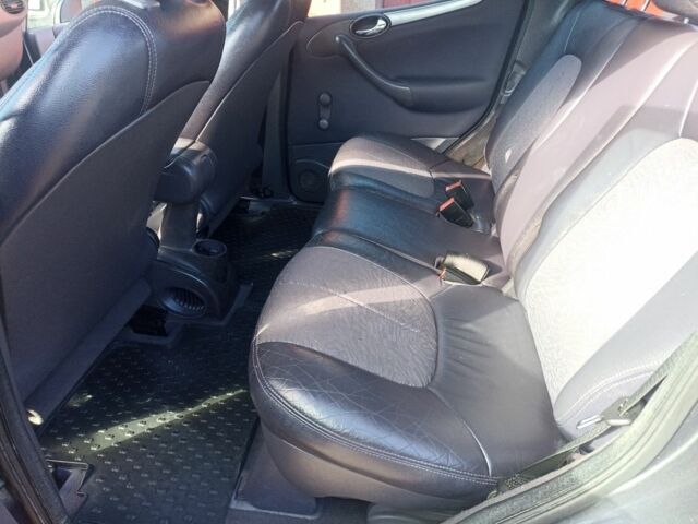 Серый Мерседес 190, объемом двигателя 1.9 л и пробегом 176 тыс. км за 2950 $, фото 4 на Automoto.ua