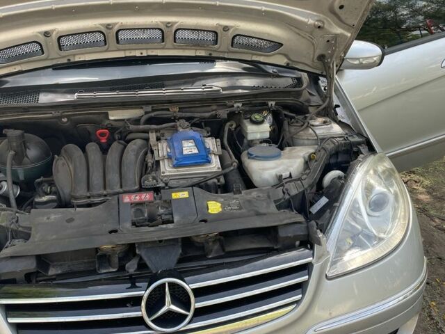 Серый Мерседес 190, объемом двигателя 1.7 л и пробегом 2 тыс. км за 4824 $, фото 4 на Automoto.ua