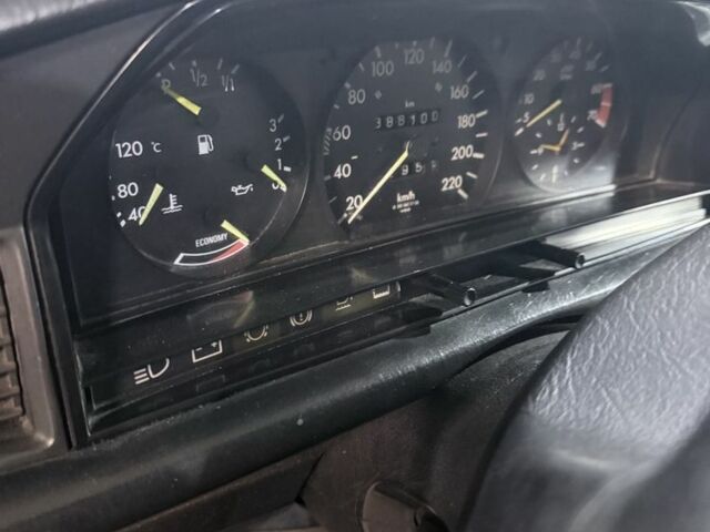 Сірий Мерседес 190, об'ємом двигуна 2 л та пробігом 1 тис. км за 2902 $, фото 5 на Automoto.ua