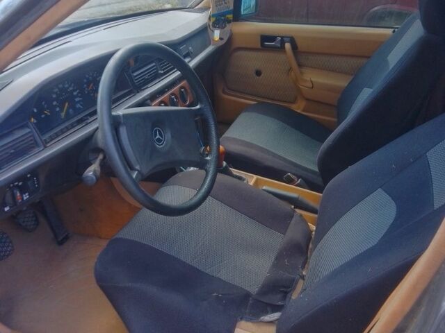 Сірий Мерседес 190, об'ємом двигуна 2 л та пробігом 100 тис. км за 1426 $, фото 1 на Automoto.ua