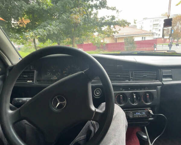 Серый Мерседес 190, объемом двигателя 2 л и пробегом 430 тыс. км за 1400 $, фото 3 на Automoto.ua