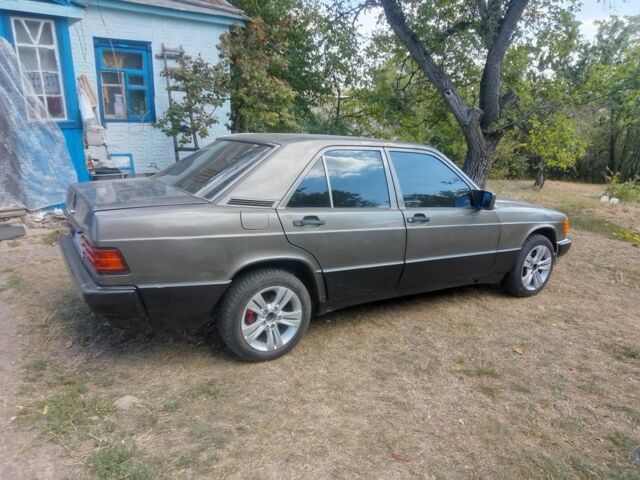 Сірий Мерседес 190, об'ємом двигуна 2 л та пробігом 100 тис. км за 1426 $, фото 4 на Automoto.ua