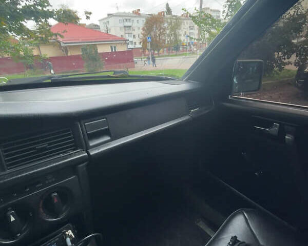 Серый Мерседес 190, объемом двигателя 2 л и пробегом 430 тыс. км за 1400 $, фото 4 на Automoto.ua