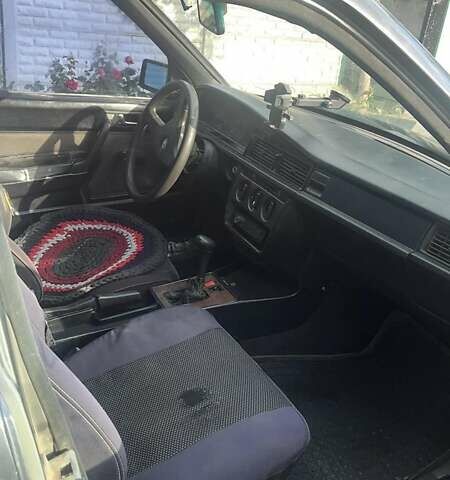 Серый Мерседес 190, объемом двигателя 2.3 л и пробегом 362 тыс. км за 2200 $, фото 4 на Automoto.ua