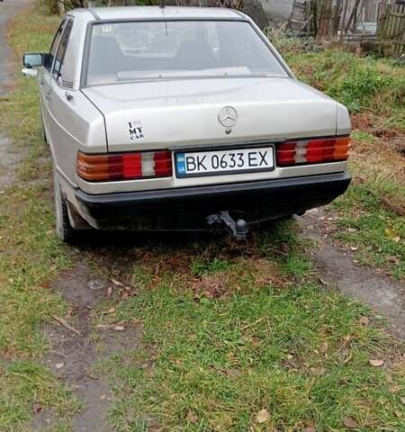 Серый Мерседес 190, объемом двигателя 2 л и пробегом 460 тыс. км за 1700 $, фото 4 на Automoto.ua