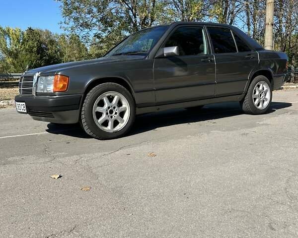 Сірий Мерседес 190, об'ємом двигуна 2.5 л та пробігом 275 тис. км за 5500 $, фото 5 на Automoto.ua