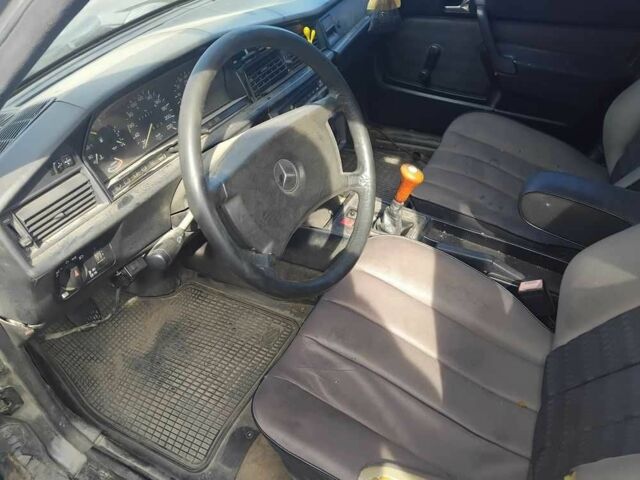 Сірий Мерседес 190, об'ємом двигуна 2 л та пробігом 490 тис. км за 550 $, фото 5 на Automoto.ua