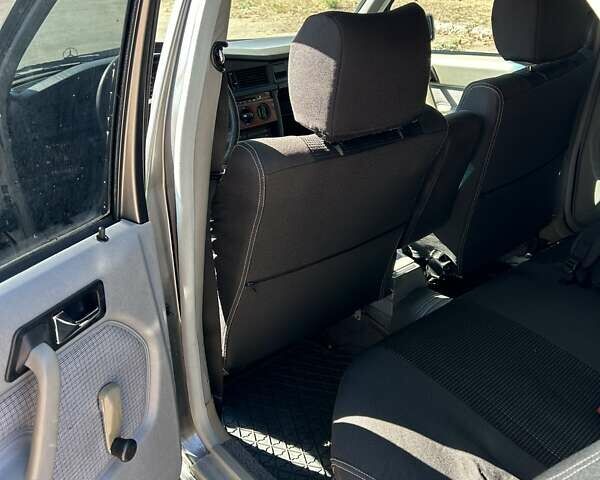 Сірий Мерседес 190, об'ємом двигуна 2.5 л та пробігом 275 тис. км за 5500 $, фото 13 на Automoto.ua