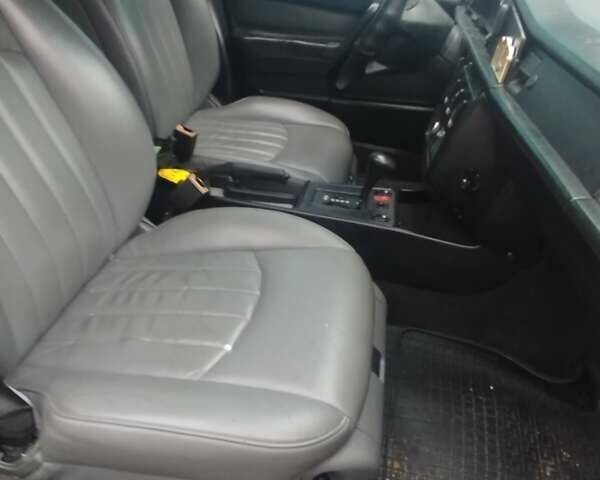 Сірий Мерседес 190, об'ємом двигуна 2.3 л та пробігом 450 тис. км за 1184 $, фото 7 на Automoto.ua