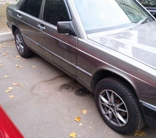 Серый Мерседес 190, объемом двигателя 2 л и пробегом 5 тыс. км за 2100 $, фото 7 на Automoto.ua