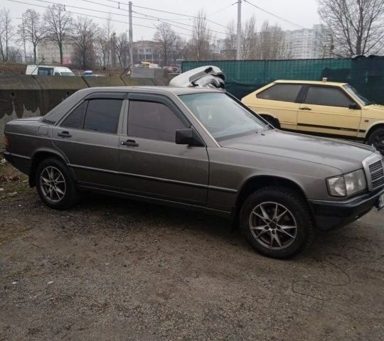 Серый Мерседес 190, объемом двигателя 2 л и пробегом 5 тыс. км за 2100 $, фото 1 на Automoto.ua