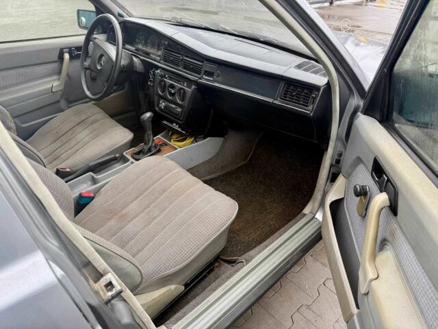 Серый Мерседес 190, объемом двигателя 2.3 л и пробегом 317 тыс. км за 1200 $, фото 16 на Automoto.ua