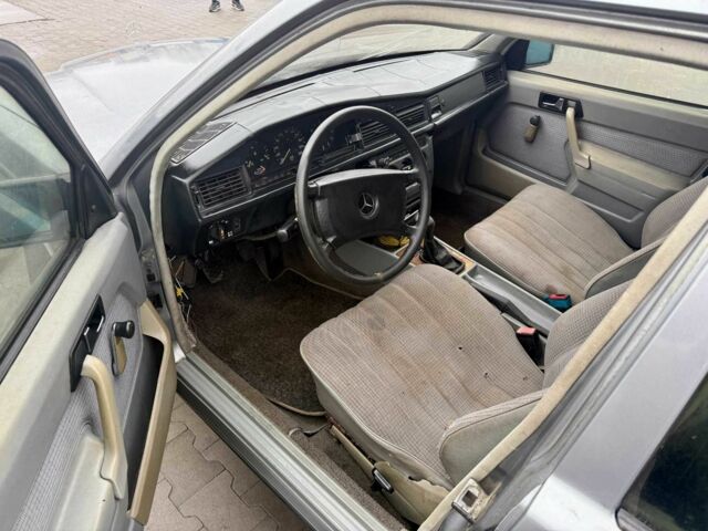 Серый Мерседес 190, объемом двигателя 2.3 л и пробегом 317 тыс. км за 1200 $, фото 8 на Automoto.ua