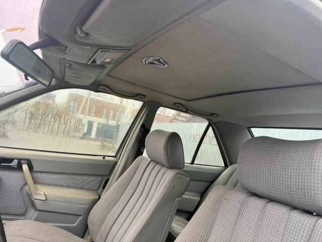 Серый Мерседес 190, объемом двигателя 2.3 л и пробегом 317 тыс. км за 1200 $, фото 9 на Automoto.ua