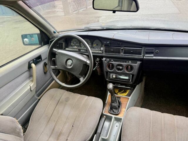 Серый Мерседес 190, объемом двигателя 2.3 л и пробегом 317 тыс. км за 1200 $, фото 15 на Automoto.ua