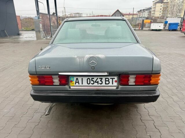 Серый Мерседес 190, объемом двигателя 2.3 л и пробегом 317 тыс. км за 1200 $, фото 3 на Automoto.ua