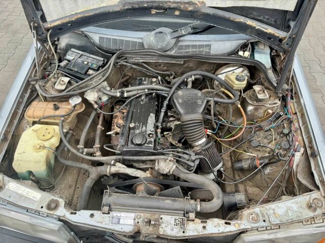 Серый Мерседес 190, объемом двигателя 2.3 л и пробегом 317 тыс. км за 1200 $, фото 11 на Automoto.ua