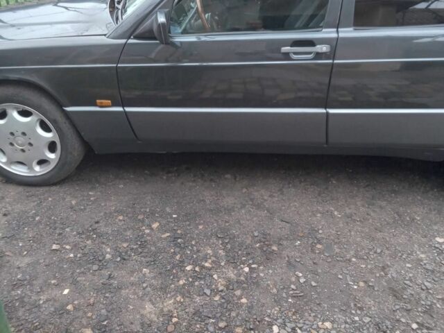 Серый Мерседес 190, объемом двигателя 3 л и пробегом 330 тыс. км за 4000 $, фото 3 на Automoto.ua