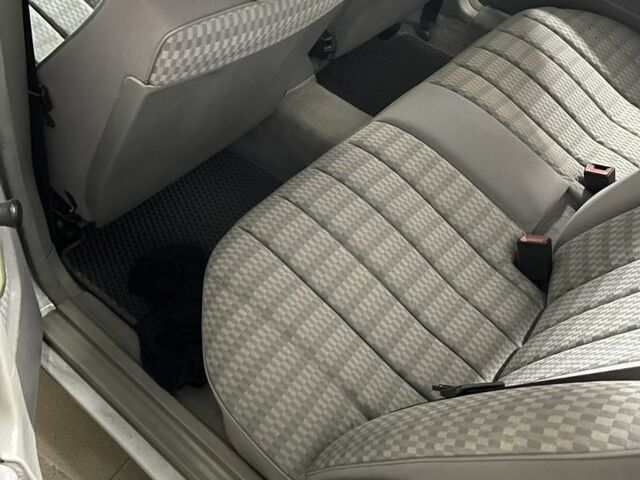 Серый Мерседес 190, объемом двигателя 2 л и пробегом 200 тыс. км за 5500 $, фото 5 на Automoto.ua