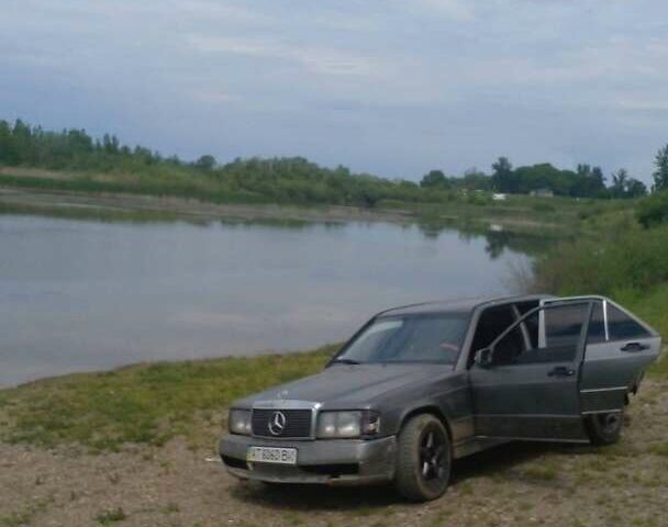 Серый Мерседес 190, объемом двигателя 2 л и пробегом 200 тыс. км за 3700 $, фото 4 на Automoto.ua