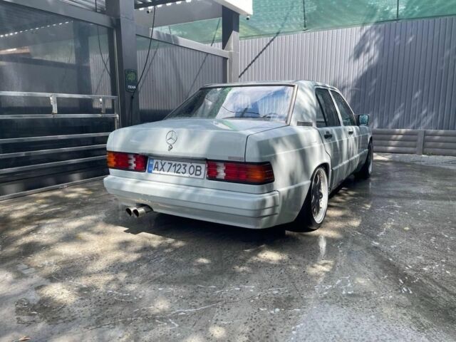 Серый Мерседес 190, объемом двигателя 2 л и пробегом 200 тыс. км за 5500 $, фото 1 на Automoto.ua