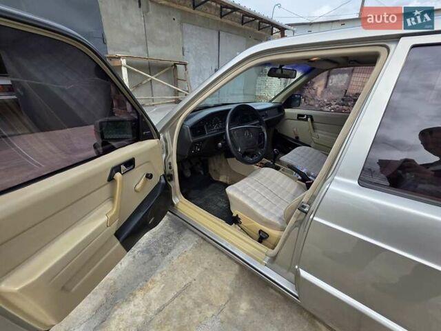 Серый Мерседес 190, объемом двигателя 1.8 л и пробегом 300 тыс. км за 5300 $, фото 11 на Automoto.ua