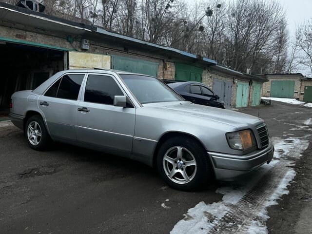 Серый Мерседес 190, объемом двигателя 0 л и пробегом 249 тыс. км за 7500 $, фото 1 на Automoto.ua