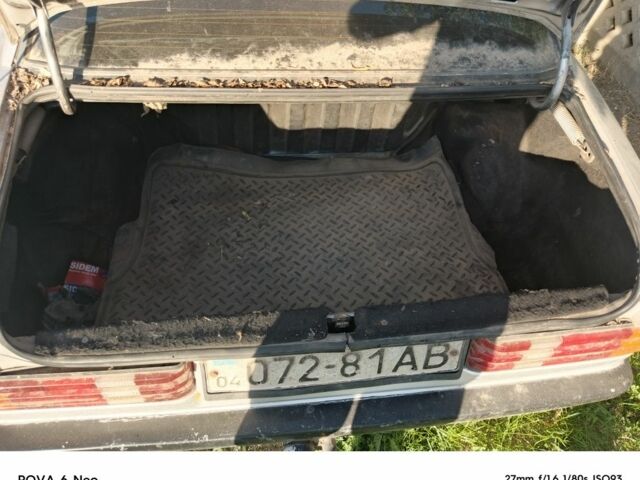 Сірий Мерседес 190, об'ємом двигуна 2 л та пробігом 377 тис. км за 971 $, фото 5 на Automoto.ua