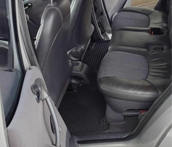 Сірий Мерседес 190, об'ємом двигуна 1.9 л та пробігом 230 тис. км за 4000 $, фото 5 на Automoto.ua