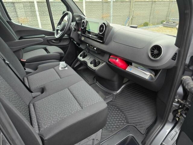 Серый Мерседес 190, объемом двигателя 3 л и пробегом 1 тыс. км за 122447 $, фото 13 на Automoto.ua