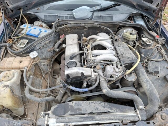 Синій Мерседес 190, об'ємом двигуна 2 л та пробігом 999 тис. км за 800 $, фото 5 на Automoto.ua