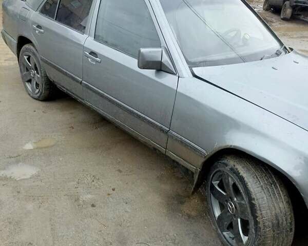 Синий Мерседес 190, объемом двигателя 3 л и пробегом 100 тыс. км за 2200 $, фото 1 на Automoto.ua