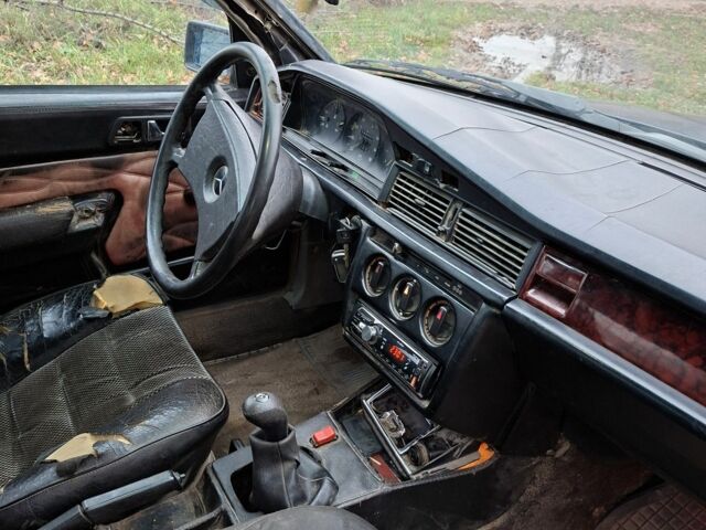 Синій Мерседес 190, об'ємом двигуна 2 л та пробігом 999 тис. км за 800 $, фото 4 на Automoto.ua