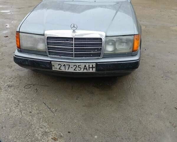 Синий Мерседес 190, объемом двигателя 3 л и пробегом 100 тыс. км за 2200 $, фото 4 на Automoto.ua