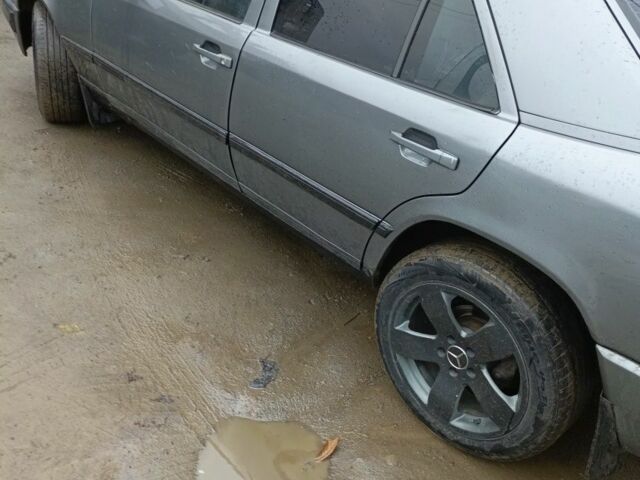 Синий Мерседес 190, объемом двигателя 3 л и пробегом 100 тыс. км за 2200 $, фото 4 на Automoto.ua