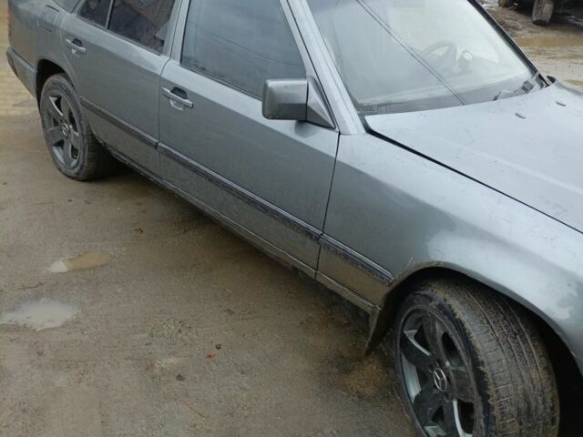 Синий Мерседес 190, объемом двигателя 3 л и пробегом 100 тыс. км за 2200 $, фото 1 на Automoto.ua