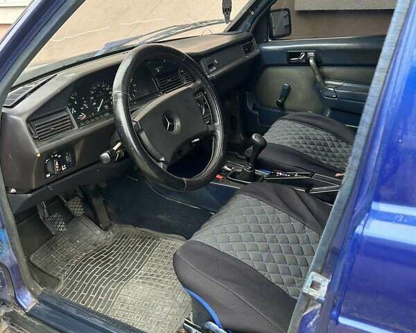 Синий Мерседес 190, объемом двигателя 2 л и пробегом 377 тыс. км за 1200 $, фото 5 на Automoto.ua