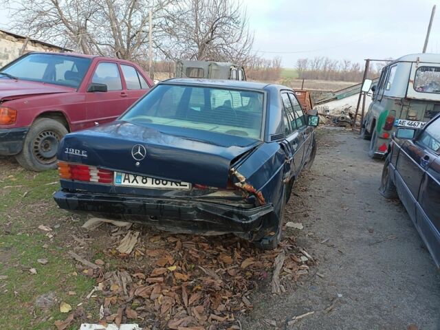 Синий Мерседес 190, объемом двигателя 2 л и пробегом 100 тыс. км за 1500 $, фото 2 на Automoto.ua