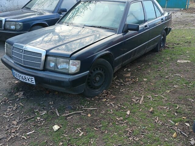 Синий Мерседес 190, объемом двигателя 2 л и пробегом 100 тыс. км за 1500 $, фото 1 на Automoto.ua