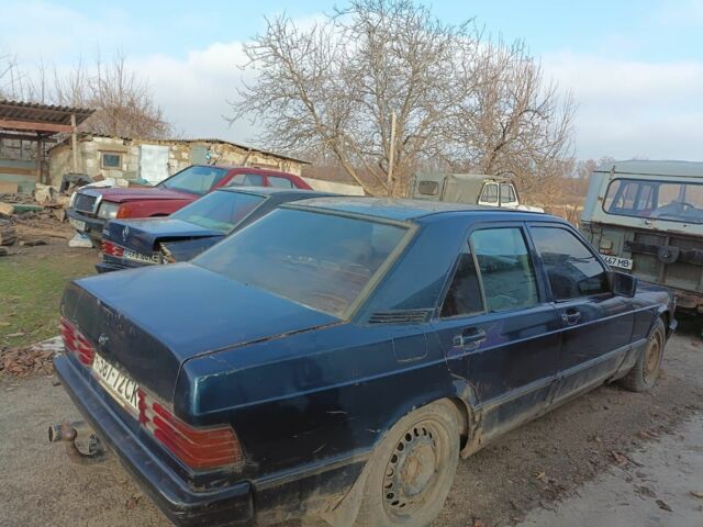 Синий Мерседес 190, объемом двигателя 2 л и пробегом 100 тыс. км за 1500 $, фото 4 на Automoto.ua